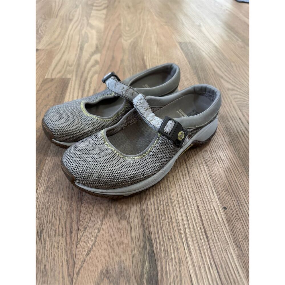 Merrell Encore Mary Jane Women's Beige Flats Size 7.5 Outdoor
